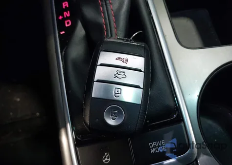 2019 Kia Optima Sx Turbo z USA, uszkodzony, nr VIN 5XXGW4L26KG315548